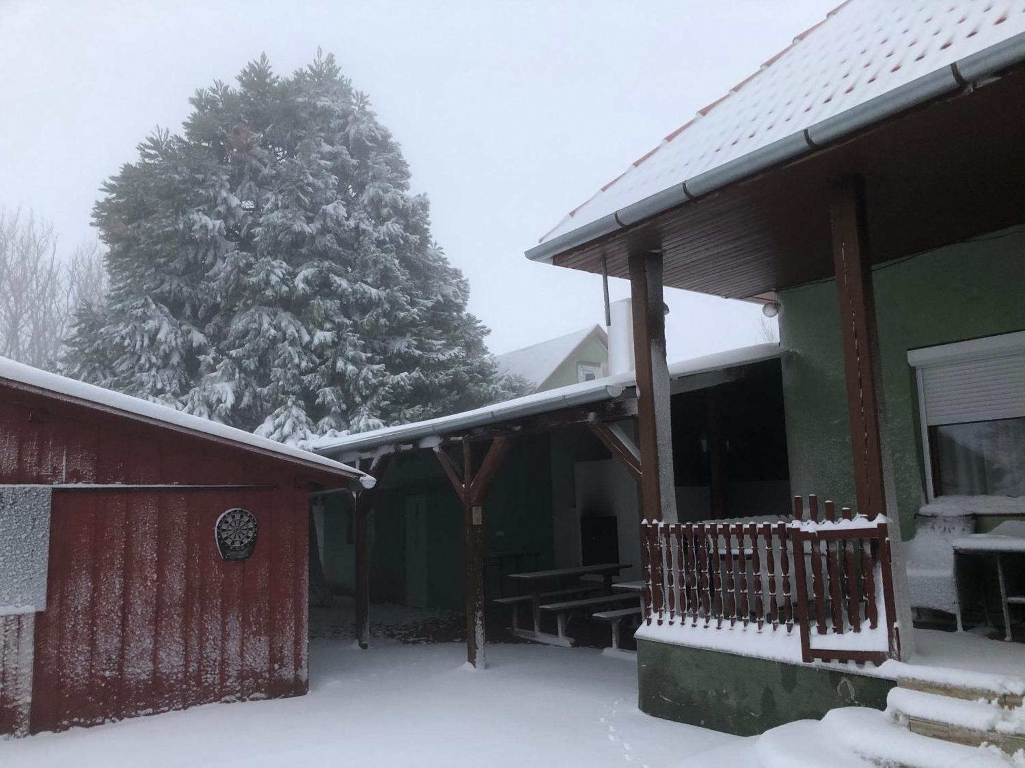 Apartmán Bakonyi Mamutfenyo Vendeghaz Tés Exteriér fotografie