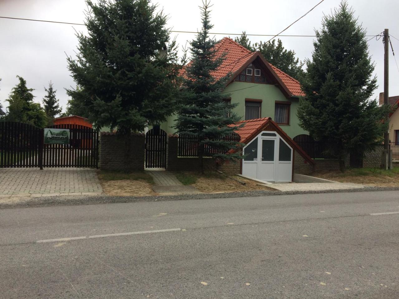 Apartmán Bakonyi Mamutfenyo Vendeghaz Tés Exteriér fotografie